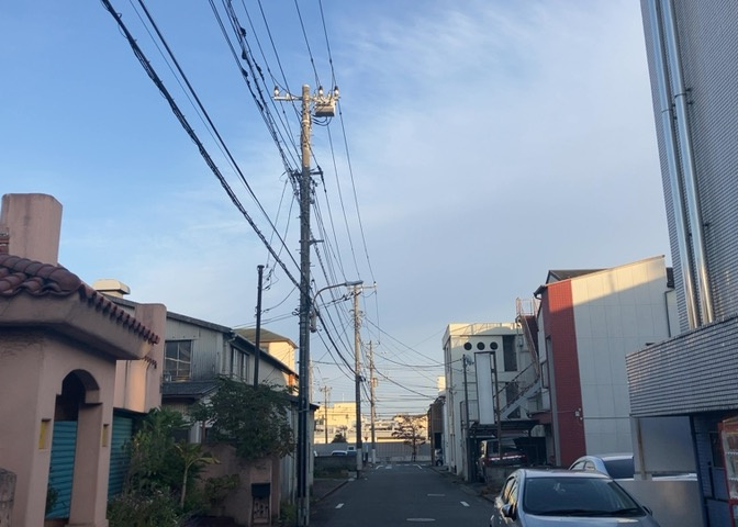 眺望の良さを楽しめるダイニングキッチンで家族団らんの時間を過ごしてはいかがでしょうか。バルコニーから見える景色を家族で眺める時間は、時間が経つのを忘れてしまいそうですね。是非、現地を見に行きましょう！