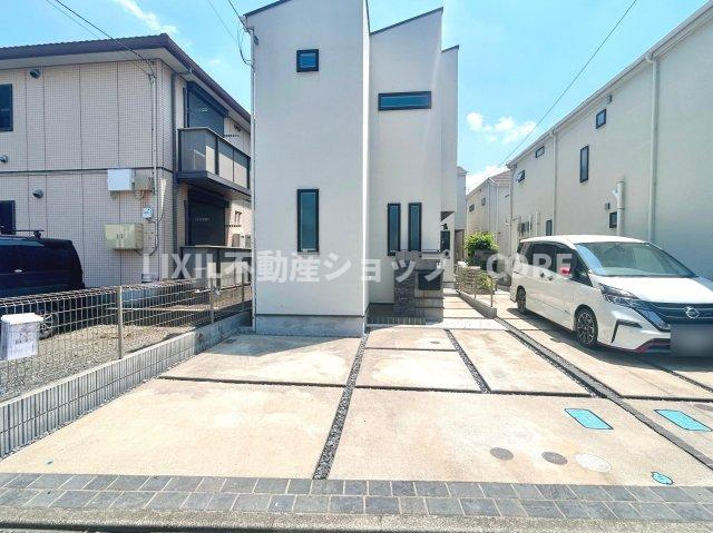カースペースは嬉しい並列2台分！セカンドカーをお持ちの方も安心です。