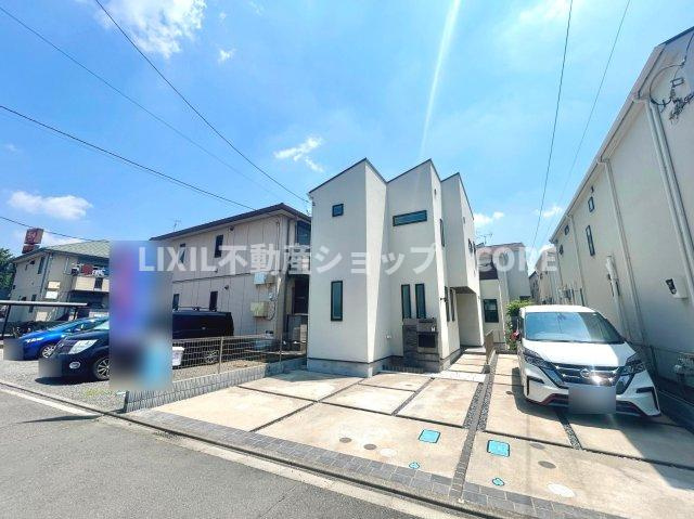 前面道路は閑静な住宅地をはしる車通りの少ない道路。お車の出し入れが苦手なママや小さなお子様にも安心。