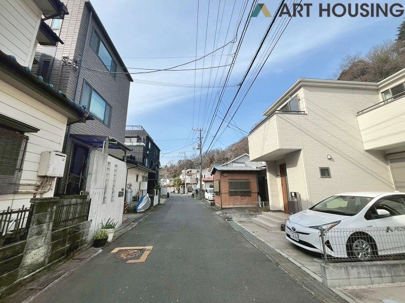 前面道路含む現地写真です