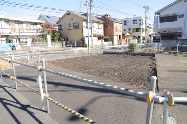 人が暮らすうえで日光は大切な要素となります。日当たりの良さは譲れないポイントですね。併せて近くに大きな建築物の建築予定がないか、あるいはそれが可能な土地が近くにないか事前に確認することもお勧めします。