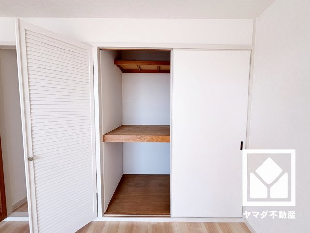 6階建て5階部分で前面に視界を遮る高い建物がなく、開放的な景色が広がります。
