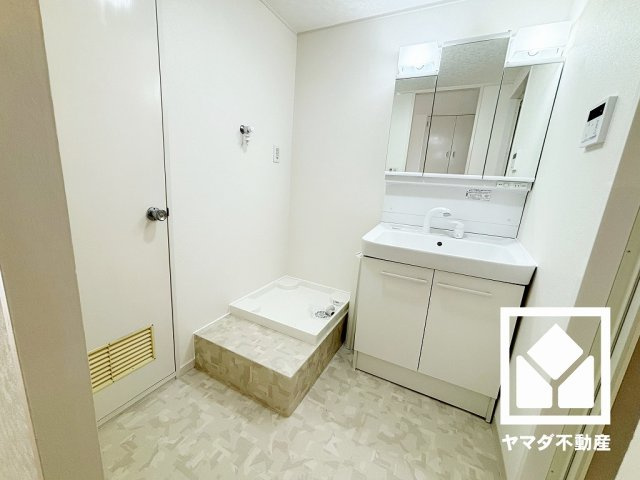 明るく清潔感溢れるトイレです。