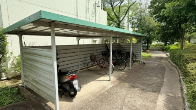 年額2000円の屋根付き駐輪場
