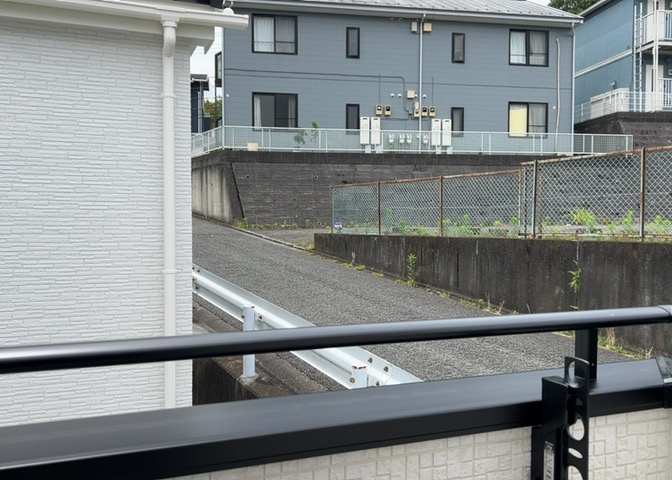 眺望を気にして物件を探す場合、前面に建物が建っていないか現地で確認しましょう！前面に建物があると景色はもちろん、日当たりや風通しにも影響が出てきます。住んだ時のことを想像しながら現地見学をしましょう。