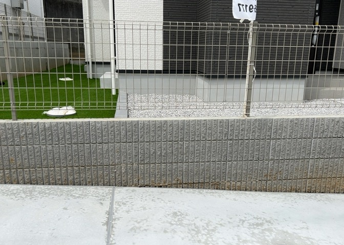 木造住宅とは土台、壁、柱など建築物の強度を支える構造体の材に木が使用されている構造を指します。構造体は建物の自重を支えるだけではなく風圧や水圧、積裁荷重などあらゆる衝撃に耐えるための基礎です。
