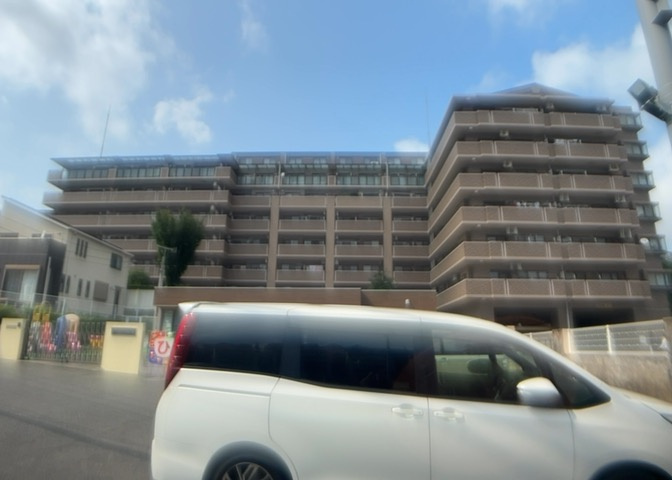 ＳＲＣ造は強度や耐震性の面でもRC造と比べて優れています。そのため、10階建以上の高層または超高層マンションなどの建築にも多く採用されています。柱や梁などのサイズが小さくても高い耐震性を確保できます。