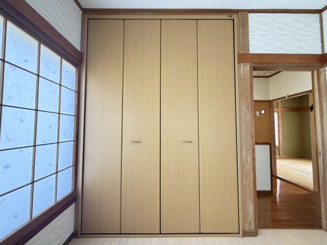 クローゼットタイプの収納がございます。