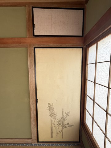 半帖分の収納がついています。
