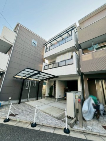 平成30年12月築でまだまだ新しい5LDK。