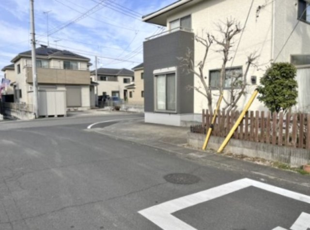 ■外観｜窓の配置や、爽やかな白ベースの外観が清潔感をもたらします。まっさらなキャンバスのような家にこだわりを彩って…始めよう、あなただけの豊かな暮らし(　＾＾　)