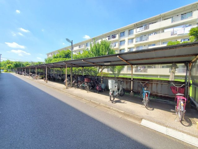 屋根付き駐輪場です