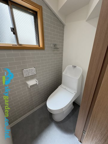 新しく綺麗なトイレです