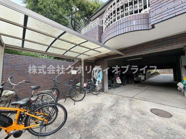 敷地内に駐輪場がございます