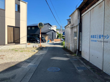 車通りが少なく、落ち着いた住地内で安心の環境です。