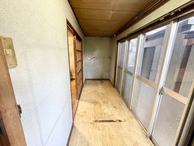ダイニングにはダイニングテーブルセットなどを置くことが多く、間取りにおいて「D」と略記されますが、食事を作るときの作業場として使用したり、朝食を食べたりするときだけに使われるケースも少なくありません。