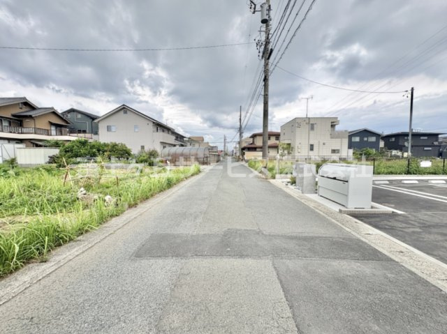 前面道路含む現地写真です