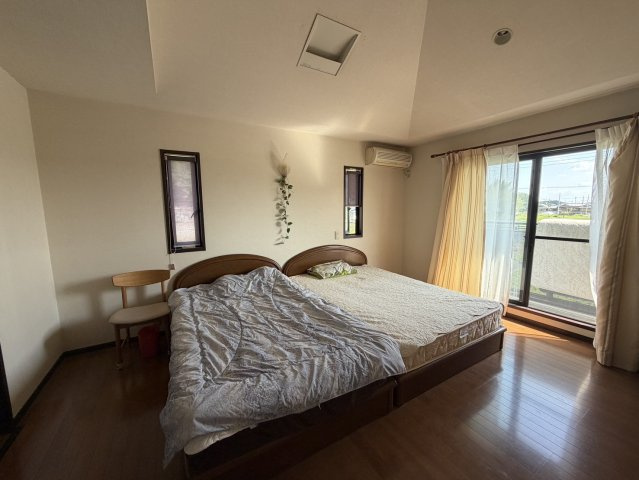 明るい洋室です