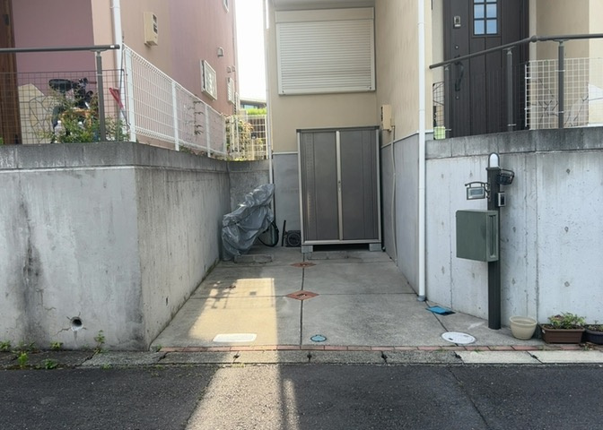 駐車場と明記されていても、最小スペースでつくられた駐車場だと大型車は駐車できなかったり、出入りしにくくなったりする可能性があります。お車のサイズと購入したい物件の駐車場のサイズを現地で確認しましょう。