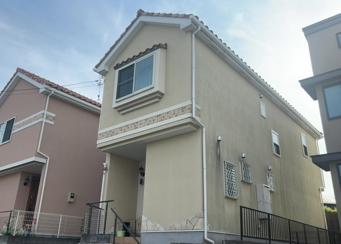 庭があることでガーデニングや家庭菜園はもちろん、こどもの遊び場やペットを放して遊ぶことができます。また、家の周囲に余裕があるということです。隣地との間があれば、十分な日当たりと、風通しが確保できます。