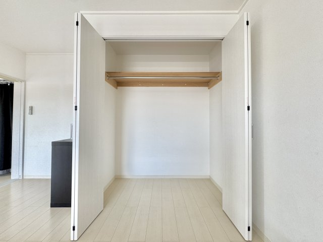 収納豊富なクローゼットです。