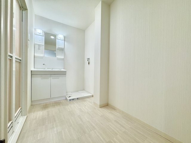 広々とした脱衣所ですので毎日の洗濯作業が捗りそうです。