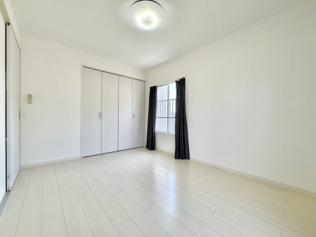 約6帖の洋室はお子様部屋等で検討いただけそうです。