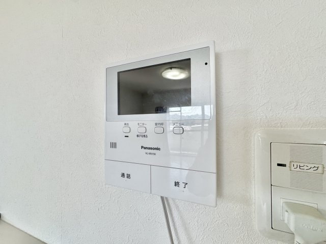 インターホンはモニター付きです。