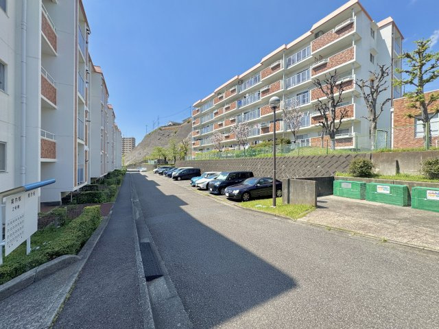 敷地内に駐車場がございます。（空き状況・料金は要確認）