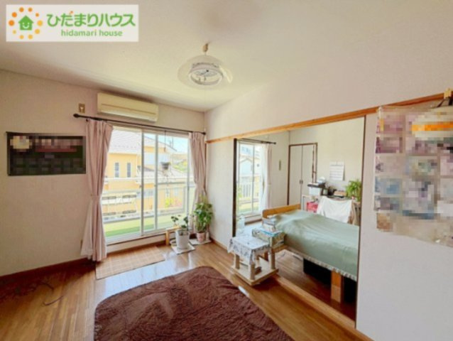 机にベットを置けば子供部屋の完成です！