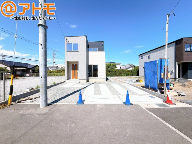 リビングへ直接荷物を入れられる駐車場♪4台駐車可能です！