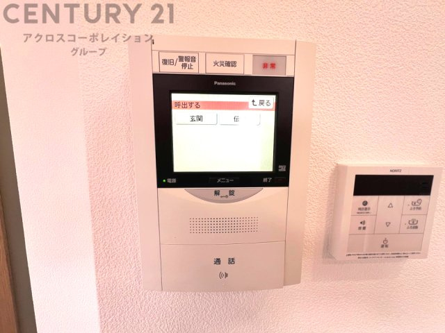 訪問者が来たときにテレビ画面で確認できるため、安心してドアを開けられます。録画機能があるものもあり、留守中に来訪者を記録しておくことができます。利便性が高く、セキュリティ面でも安心です。