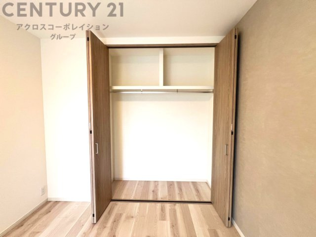 衣類やアクセサリー、小物類の収納が便利で整理整頓がしやすく、部屋の美観を保ちつつ、スペースを最大限に活用できます。衣服のしわやダメージを防ぎ、長持ちさせることができます。