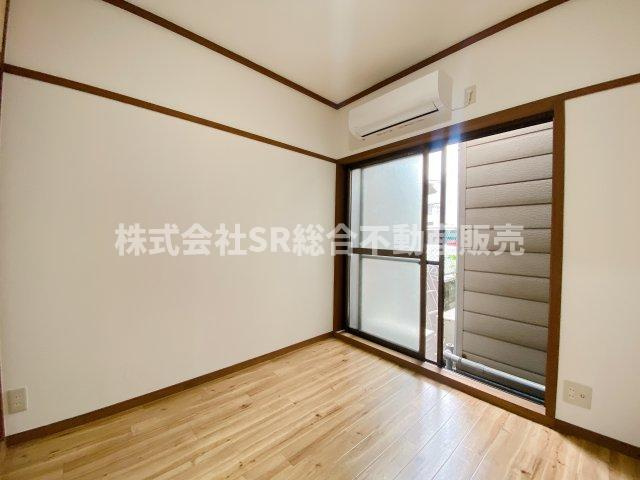 ゆったりした洋室です