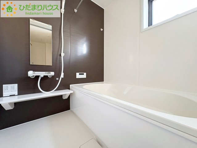 くつろぎのバスルームはゆったりリラックスできる1坪タイプ♪