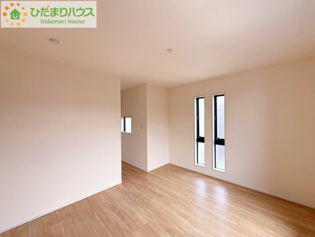 大容量のWICのある主寝室。夫婦の洋服もたくさん収納できます。