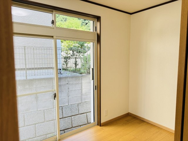 ～LDKに隣接している5.0帖の洋室　ランドリールームなど用途多彩です～