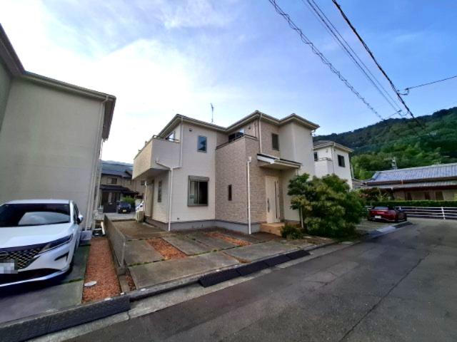 周辺は閑静な住宅地です！