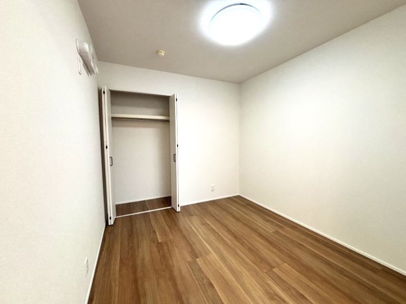 コンパクトで使いやすい洋室です