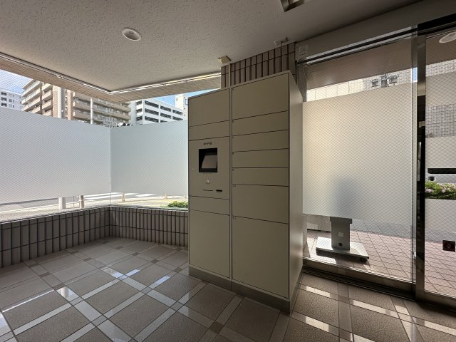 共用の宅配ボックスも完備されています。お留守の時も安心です。