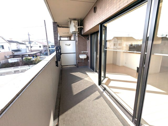 横幅、奥行きともにゆとりの広さ。スロップシンク付です