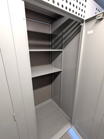 トランクルームです。タイヤやアウトドア用品が余裕で入る広さがございます。
