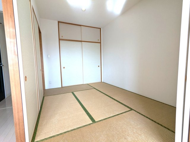 リビングつながりの和室です