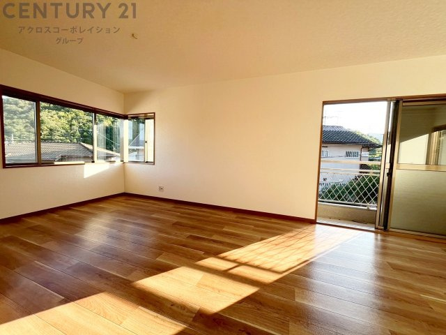 寝室…リラックスできるプライベート空間で、快適な睡眠をサポート。個人の好みに合わせたインテリアや寝具で心地良さを追求。プライベートな時間を過ごし、リフレッシュする場所におすすめです。