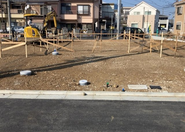 駐車場と明記されていても、最小スペースでつくられた駐車場だと大型車は駐車できなかったり、出入りしにくくなったりする可能性があります。お車のサイズと購入したい物件の駐車場のサイズを現地で確認しましょう。