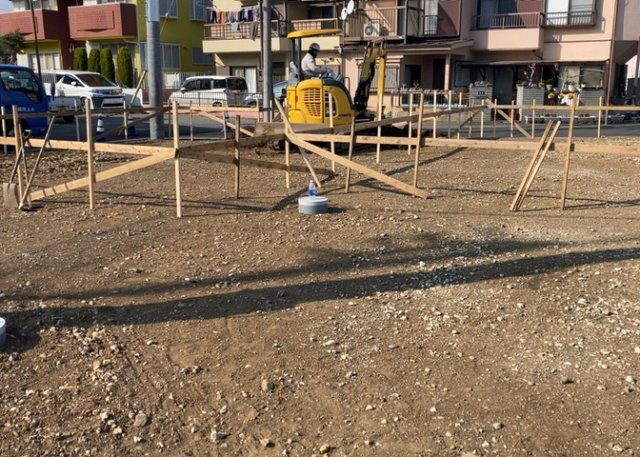 庭があることでガーデニングや家庭菜園はもちろん、こどもの遊び場やペットを放して遊ぶことができます。また、家の周囲に余裕があるということです。隣地との間があれば、十分な日当たりと、風通しが確保できます。