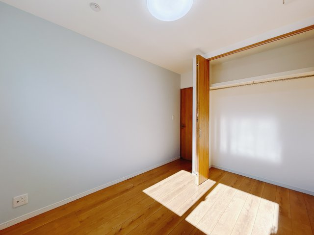 ■2階洋室｜2階各居室には収納をご用意しています♪常にお部屋を綺麗に保てます！小さなお子様も自然とお片付けができるようになるのでうれしいですよね！