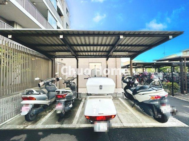 【バイク置場】最新の空き状況や費用などの詳細は担当スタッフまでお問い合わせください。