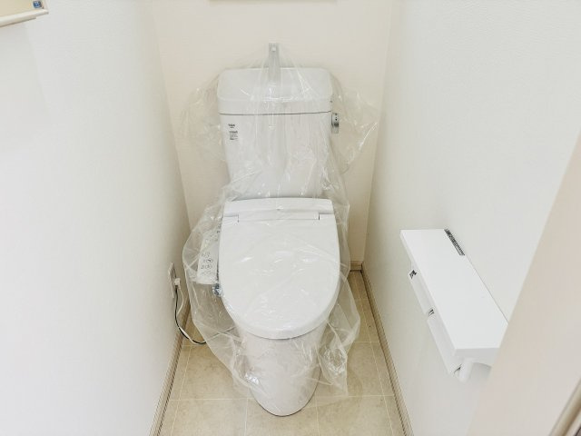 ～新規交換済、暖房温水洗浄機能付きトイレ　冬場は特に嬉しい機能ですね～