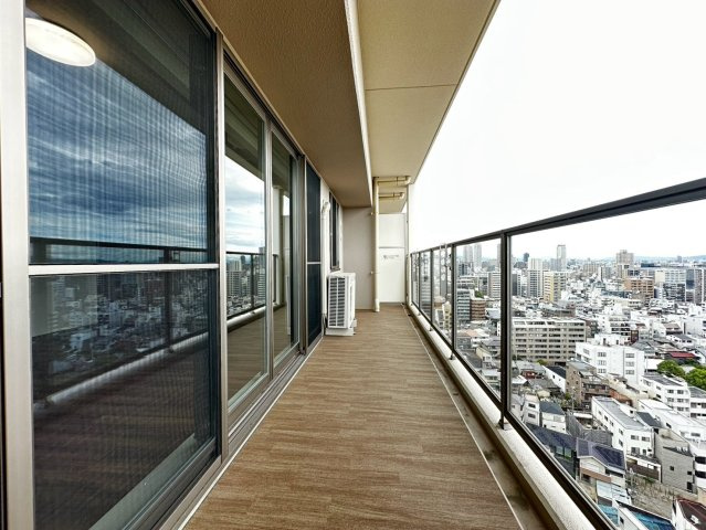 【バルコニー】約110.50平米で使い勝手の良いバルコニー！
